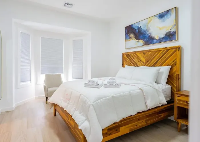 Luxury 2 Bed 2 Bath East Boston